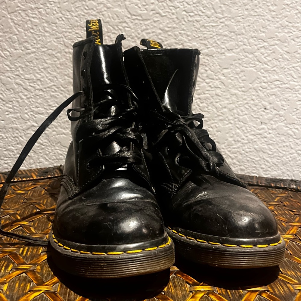black dr martens